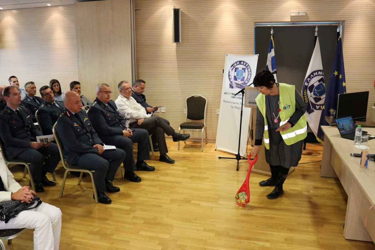 Θεσσαλία: Εκπαίδευση αστυνομικών στην υποστήριξη τυφλών