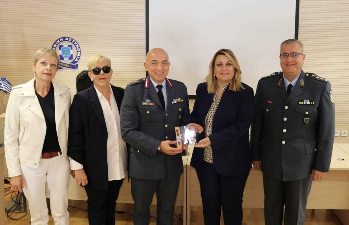 Θεσσαλία: Εκπαίδευση αστυνομικών στην υποστήριξη τυφλών