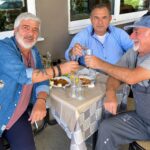 Ένα τσιπουράκι, μια παρέα και μια ολόκληρη εποχή ξαναζωντανεύει…