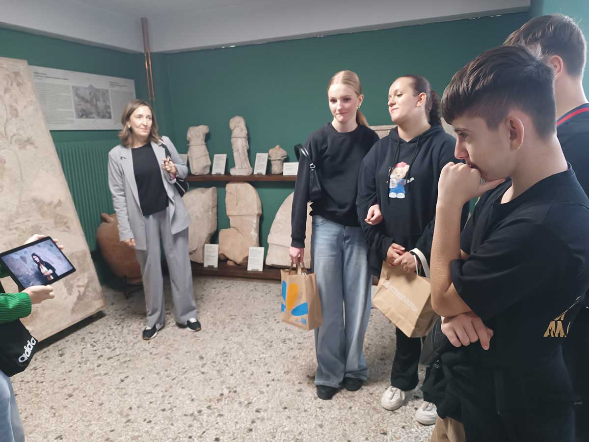 Μαθητές της Οξύνειας γνώρισαν τα μνημεία των Τρικάλων