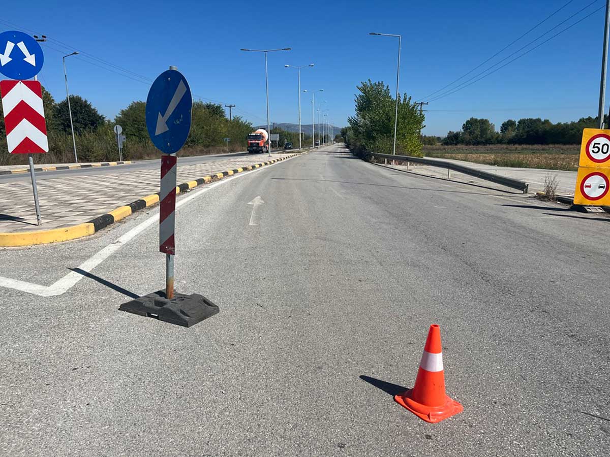 Ασφαλτόστρωση στον περιφερειακό με τον Σακκά πάνω από τα έργα