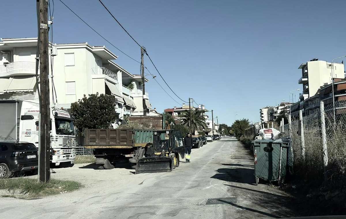 Καθαρισμοί σε τρεις γειτονιές των Τρικάλων από τον Δήμο