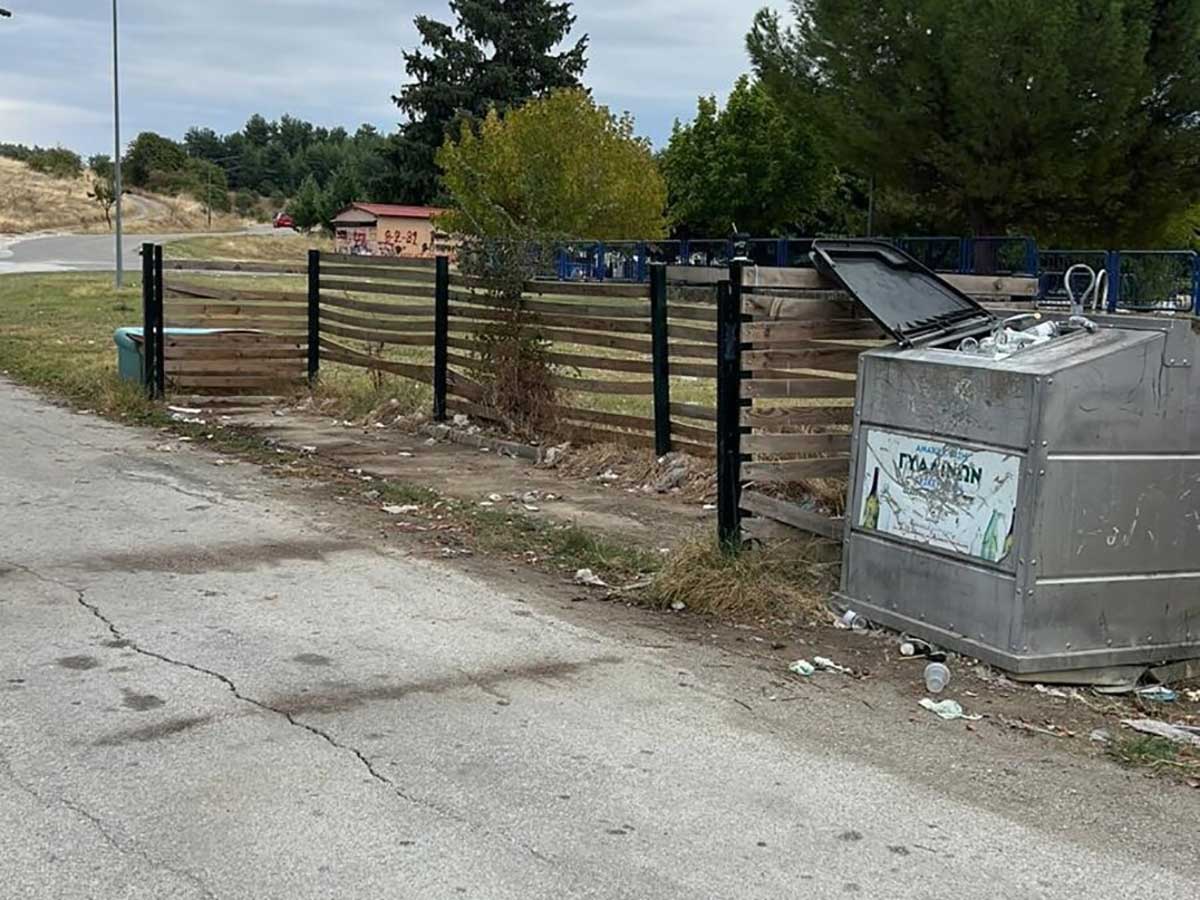 Καθαρισμοί σε τρεις γειτονιές των Τρικάλων από τον Δήμο