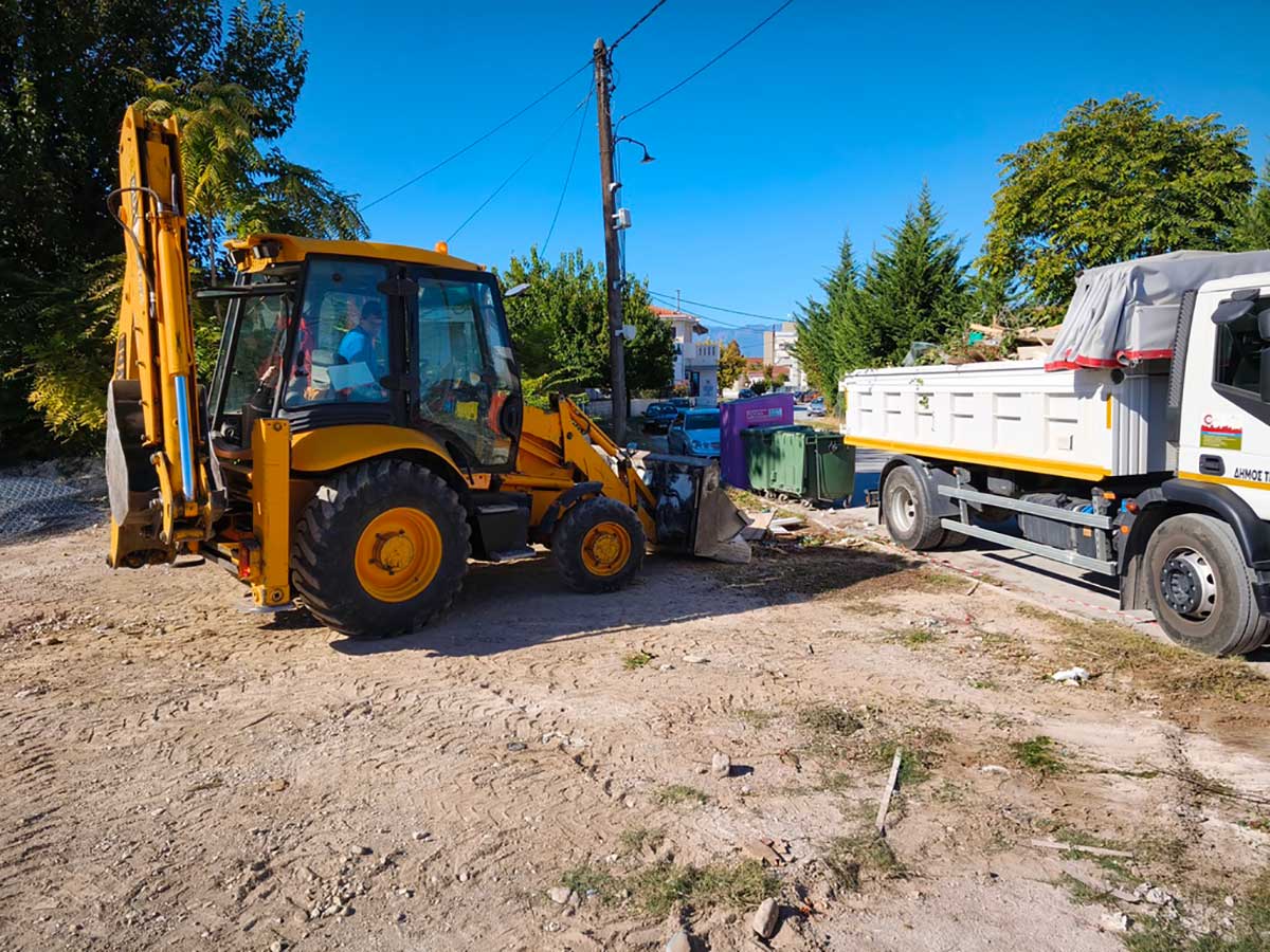 Καθαρισμοί σε τρεις γειτονιές των Τρικάλων από τον Δήμο