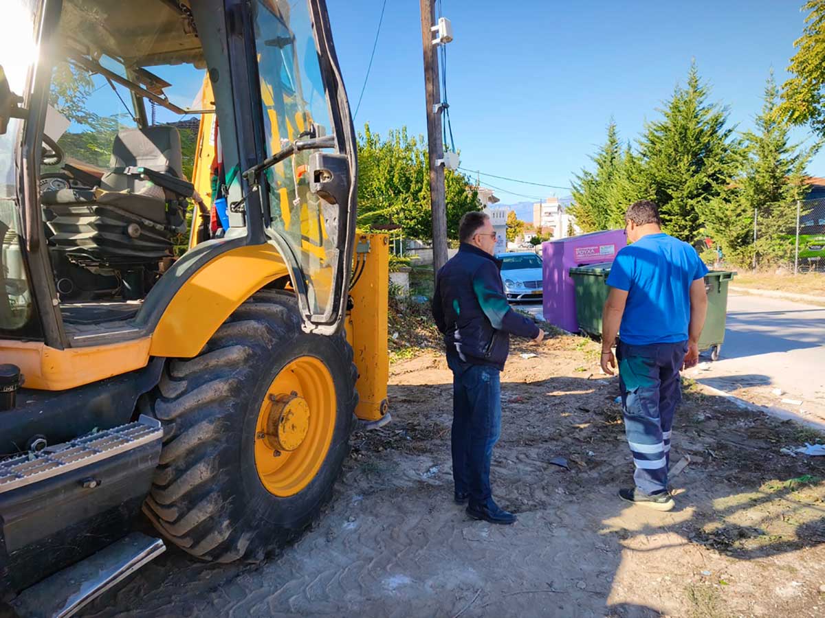 Καθαρισμοί σε τρεις γειτονιές των Τρικάλων από τον Δήμο