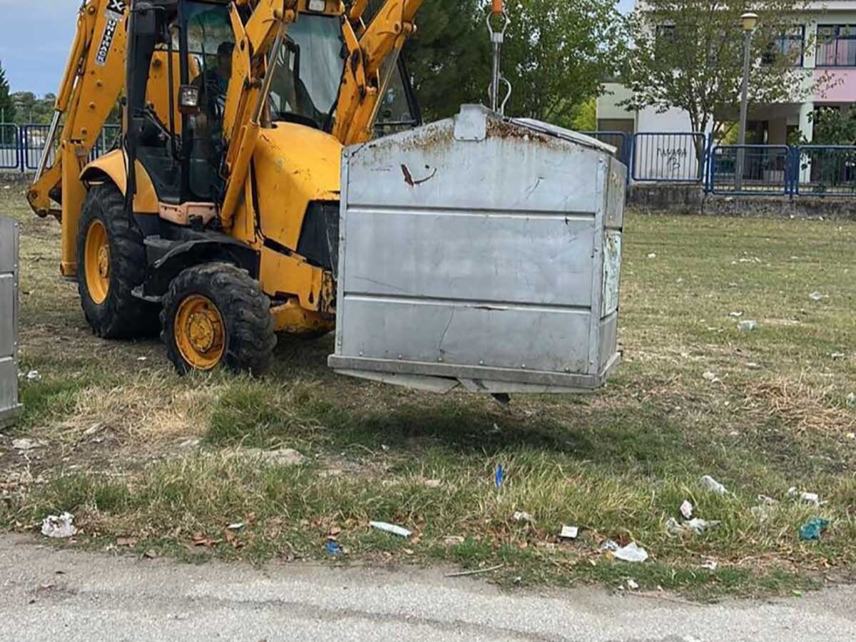 Καθαρισμοί σε τρεις γειτονιές των Τρικάλων από τον Δήμο
