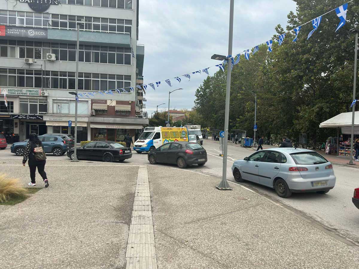 Τρίκαλα: Βγήκαν όλα τα αυτοκίνητα στο κέντρο;
