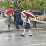 Τρίκαλα: Οι μικροί ήρωες της παρέλασης μέσα στη βροχή