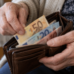 Επίδομα 400 ευρώ χωρίς αίτηση: Ποιοι το δικαιούνται