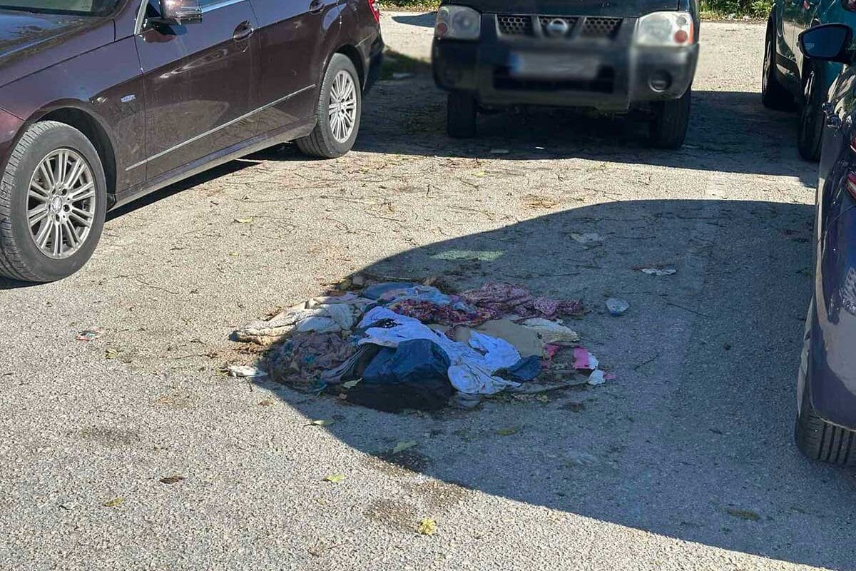 Σκουπίδια στο πάρκινγκ του Νοσοκομείου Τρικάλων